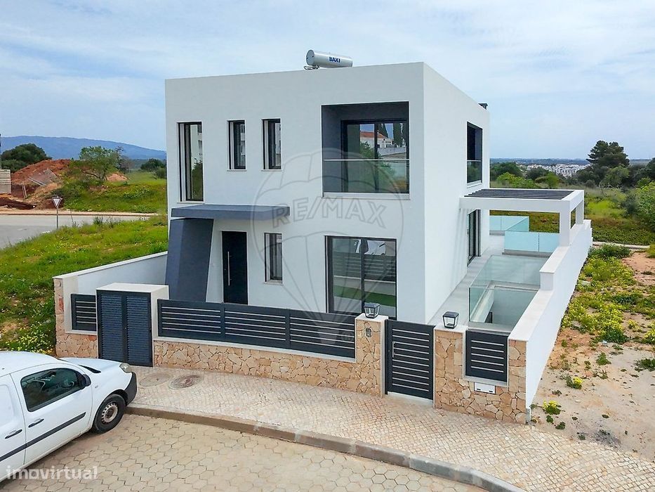 T3 Detached House for Sale
