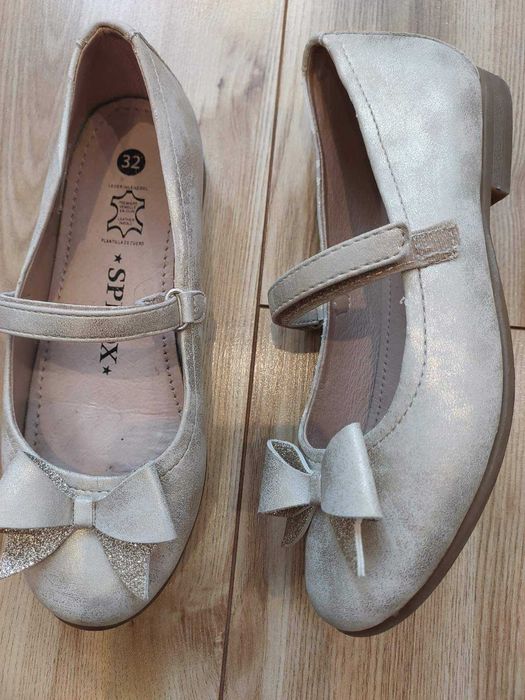 Туфельки на девочку,  р. 32. Обуты пару раз, состояние отличное.