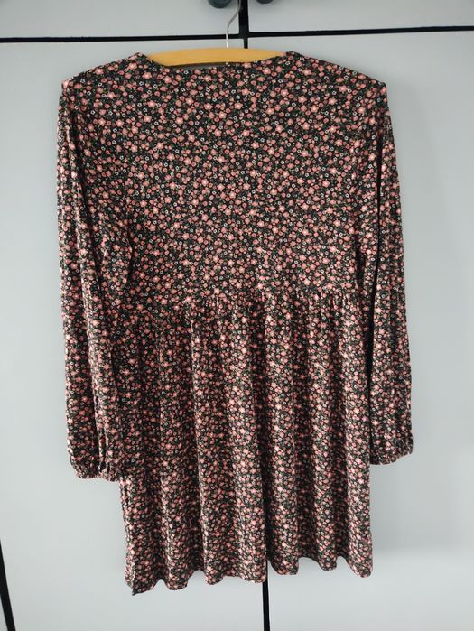 Sukienka w drobne kwiatki