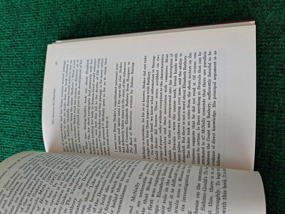 Dracula - Sense & Nonsense - Elizabeth Miller