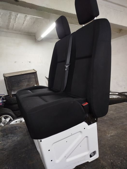 Продаються фари,сідушка та перегородка до 907 спрінтера