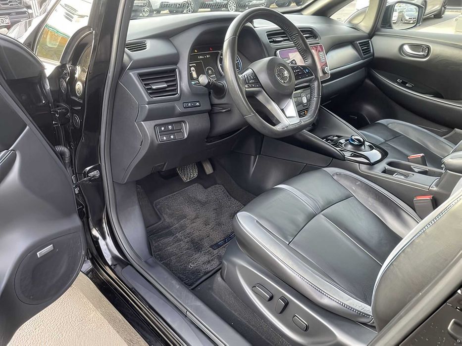 Nissan LEAF      2020