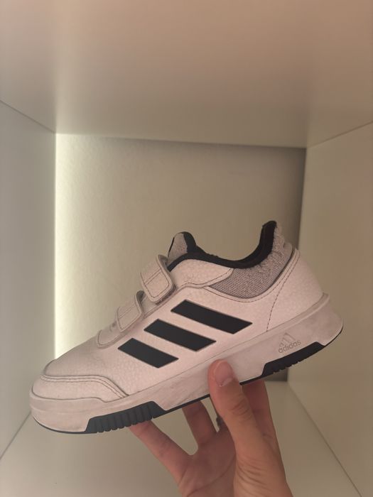 sapatilhas brancas menino