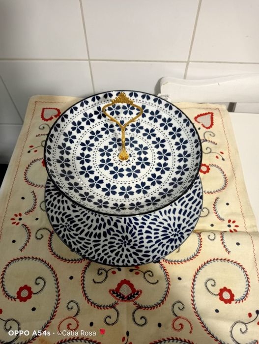 Fruteira ou porta bolo em louça