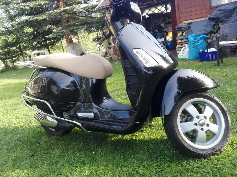 Piaggio Vespa GTS 125/