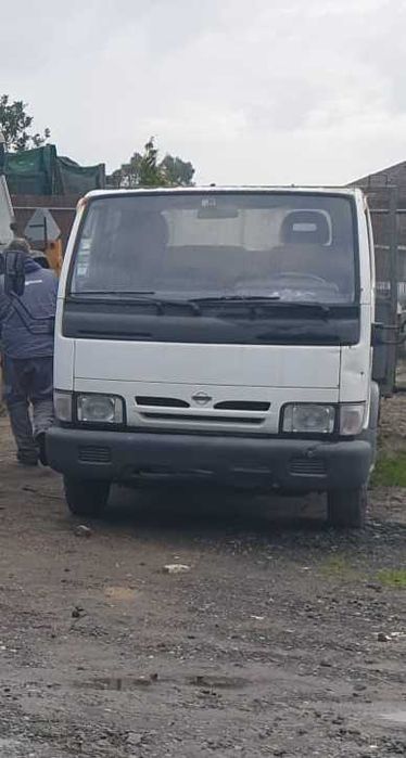 Nissan Cabstar 3.0 cabine dupla - Ano 2001