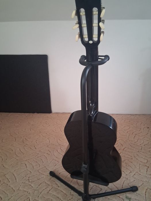 Sprzedam gitarę klasyczną firmy Tanglewood w znakomitym stanie