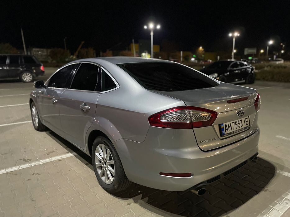 Автомобіль Ford Mondeo