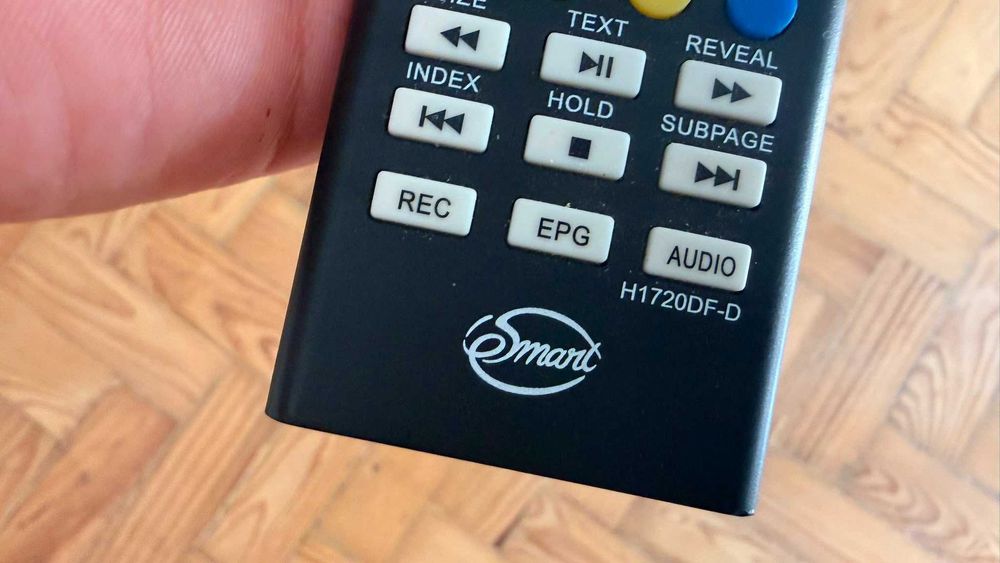 TV 32" Smart AVARIADA com comando