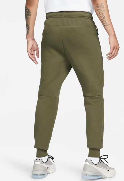 Оригінальні чоловічі штани Nike Sportswear Tech Fleece Joggers Olive FB8002-222 в розмірі L недорого
