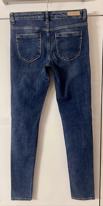 Jeansy Zara 36 slim fit niski stan granatowe