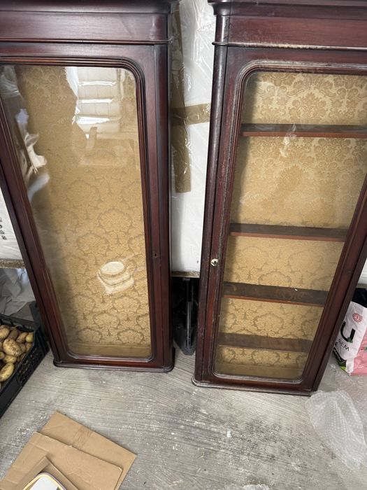 vitrines de estilo Louis Philippe
