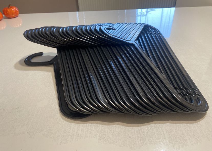 NOWE wieszaki na ubrania 20 sztuk czarne