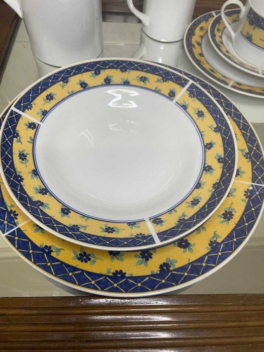 Serviço de loiças completo em porcelana  semi novas melhor preço