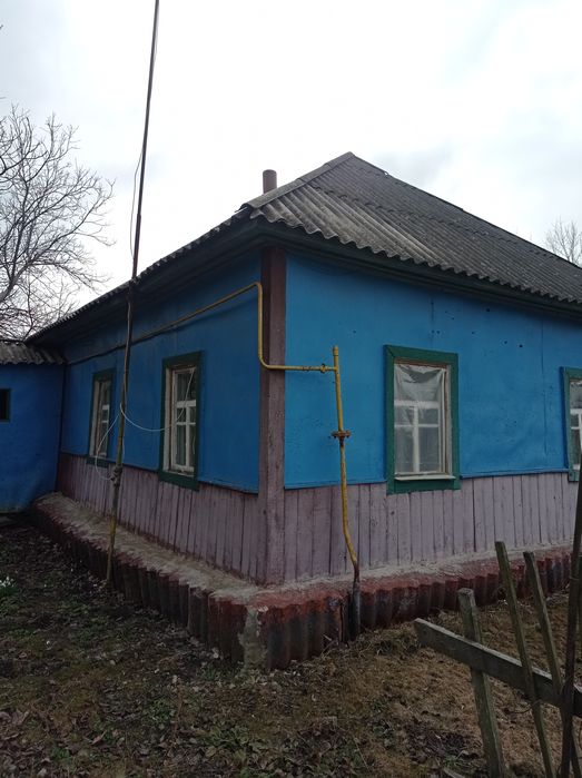 Помешкання в центрі селища Олишівка.