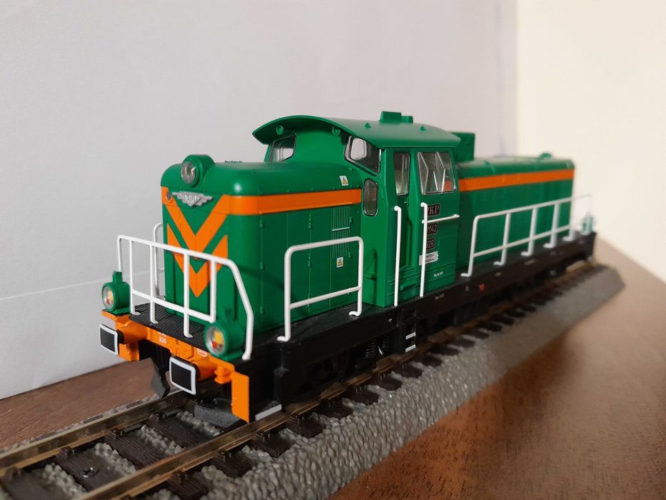Lokomotywa spalinowa SM42 -926 PKP, firmy PIKO - NOWA