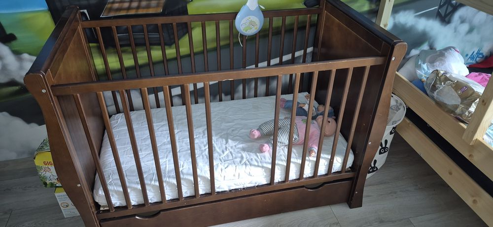 Łóżko łóżeczko dziecięce wraz z materacem oraz szufladą