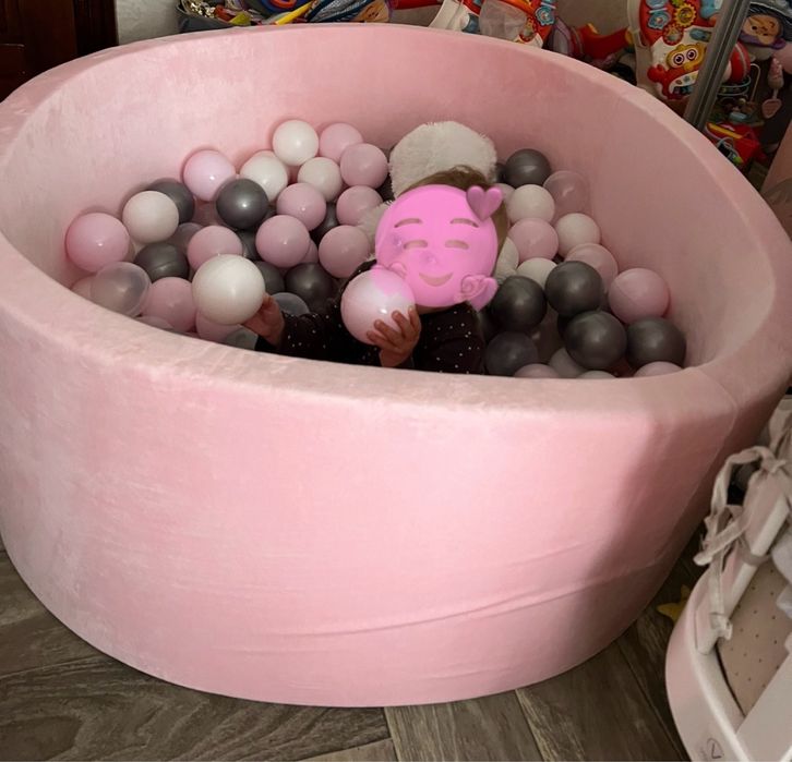 Сухий басейн з кульками