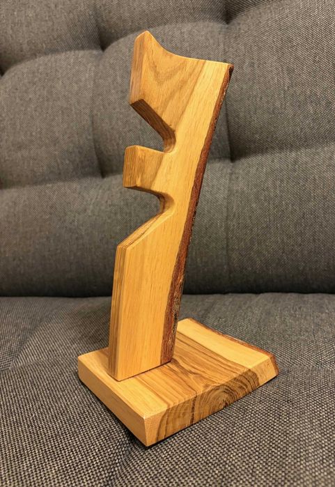 Dębowy stojak na słuchawki - rękodzieło