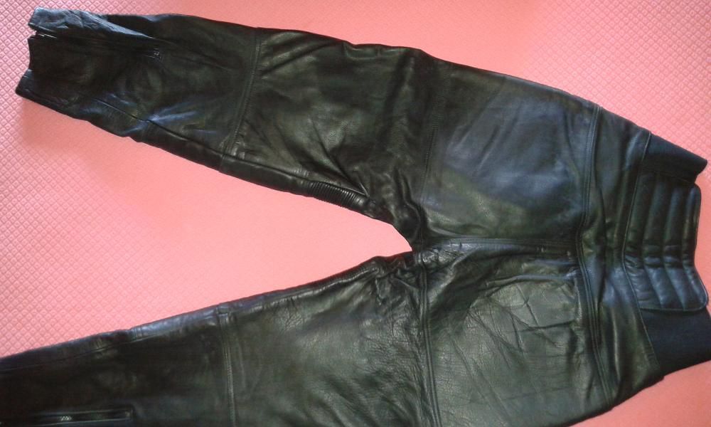 Fato de mota em couro da ALTIS para Senhora (nunca usado)