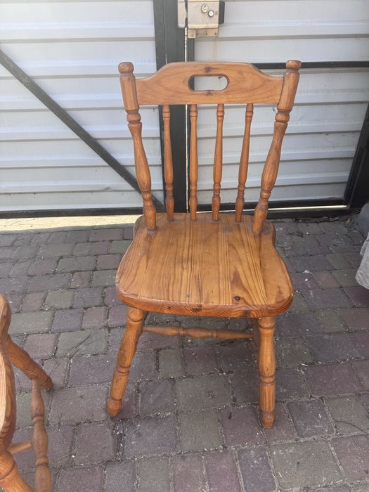 Продаи стільці і стіл комплект дерево