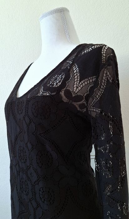 Vestido preto (Mango)