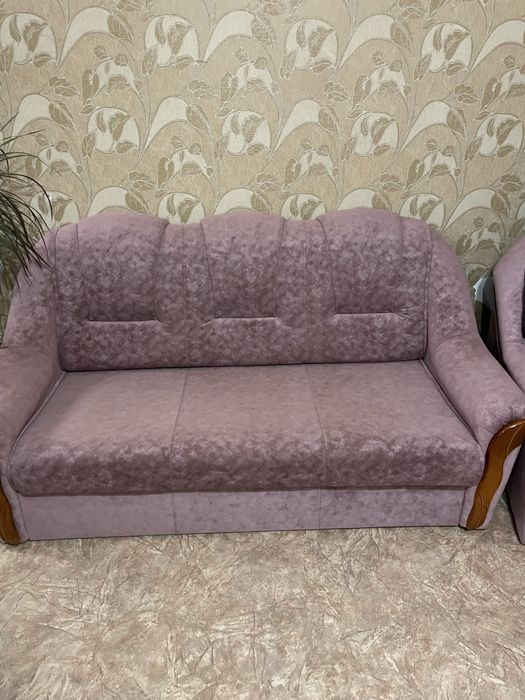 Срочно продам диван тількі самовивіз. В ідеальному стані після прошивк