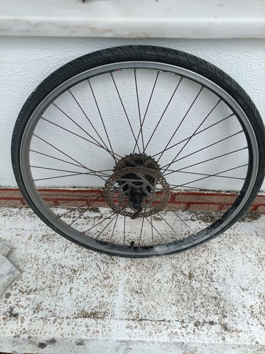 Roda 26 com pneu de estrada