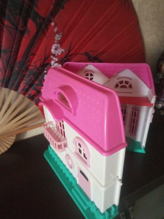 Іграшковий ляльковий будиночок