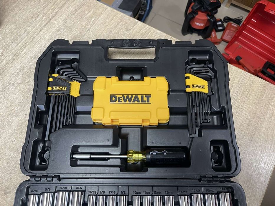 DeWALT DWMT73803 / Набір торцевих головок та ключів Девольт (142 предмета, 1/4" та 3/8")