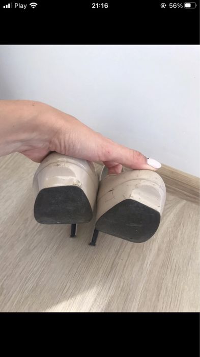 Szpilki bezowe Guess 40 buty