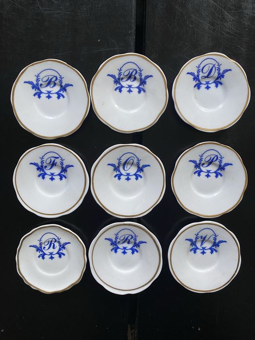 Conjunto de 9 chávenas de café com pires - Decorações Aguiceira