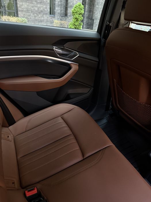 Audi e-tron 2022 VIN WA1LAAGE2PB018669 фото оголошення 16 з 24