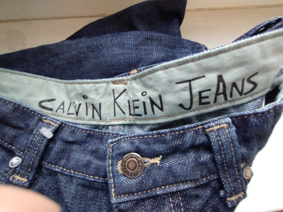 Calvin Klein Jeans Est. 1978 artystyczn legenda projektanta Rafa Simonsa.