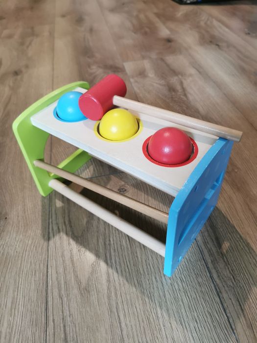 Drewniana zabawka kulki z mlotkirm