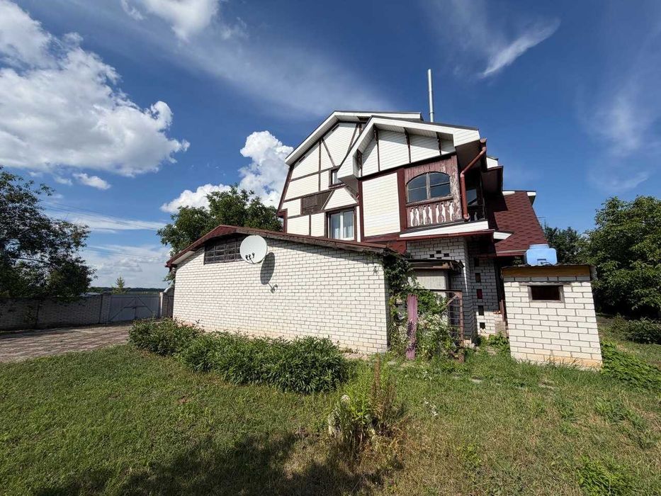 Продаж 3 поверхового будинку в с. Хмельовик 200 м2