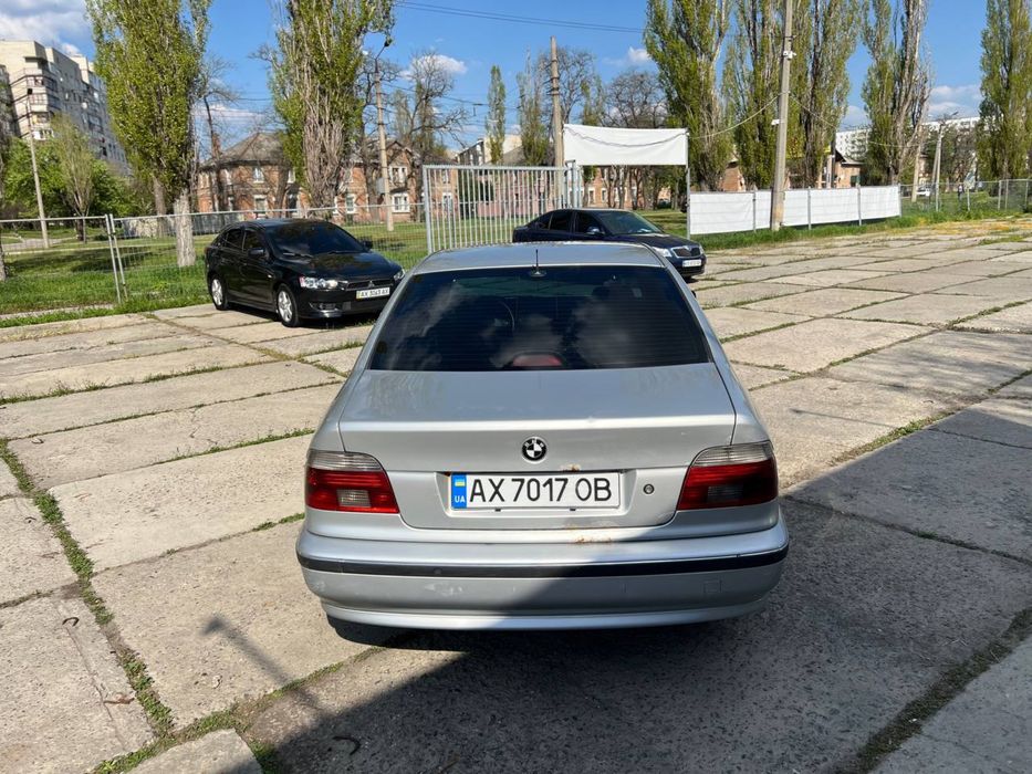 Продам BMW  523I