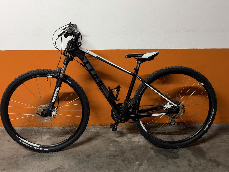 Bicicleta BTT CUBE Aim SL 29” + 2 Capacetes – Excelente Estado