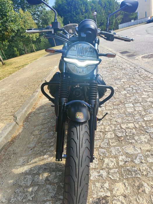Moto Guzzi V7 Stone centenário como nova