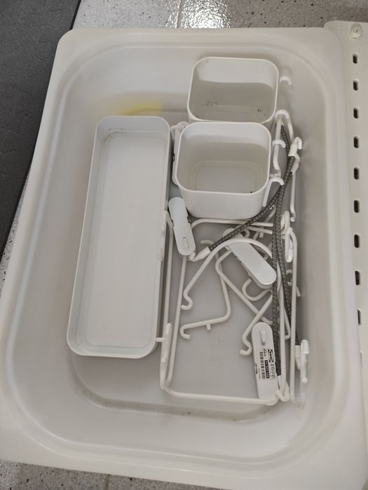 Painel branco perfurado IKEA SKADIS c/vários acessorios