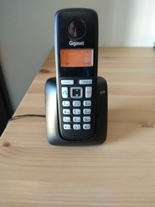 Gigaset A220 Cordless Phone and A220 Charging Base64752043709057120