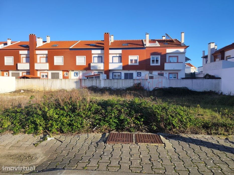 Terreno Urbano com Projeto Venda — Peniche, Leiria