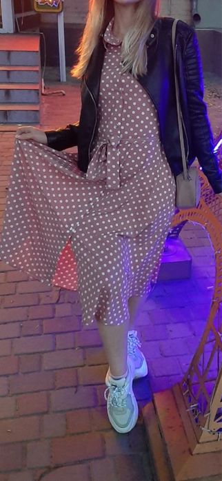 Сукня в горох та косуха