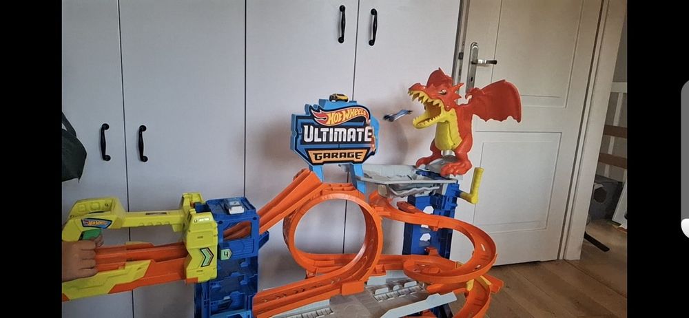 Hot Wheels City Mega Garaż, Atak smoka HKX48