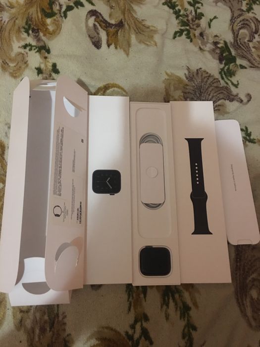 Apple Watch SE 44 гарний стан