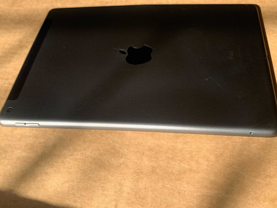 Tablet apple ipad 8 generacji  A2429 128GB bateria 90%