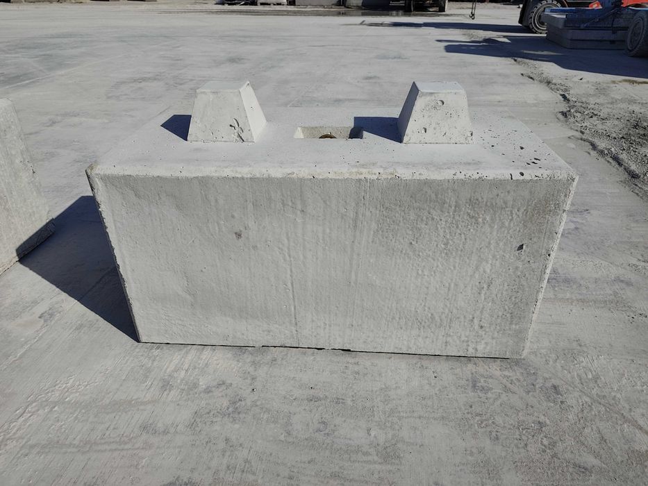 Klocek betonowy ,blok betonowy 2,1x0,71x0,71
