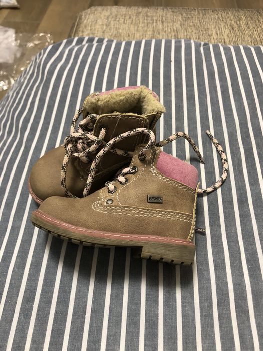 Взуття для дівчат