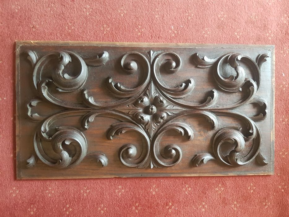 Painéis em talha de madeira de castanho