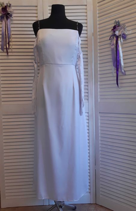 Шикарное свадебное атласное платье на пуговичках